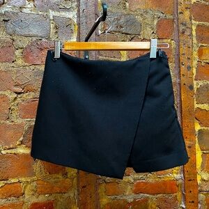 Zara black skort. Sz small.